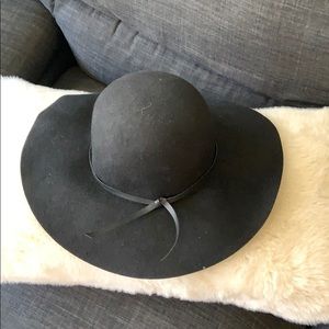 Trendy felt hat